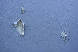 texture de mur en béton avec peinture de couleur blanche craquelée, sol en ciment avec surface en béton rugueux cassé, fond gris clair avec plâtre sur le mur du bâtiment, fond de mur extérieur avec espace de copie photo