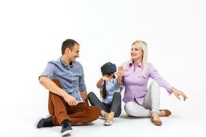 famille et virtuel des lunettes blanc Contexte photo