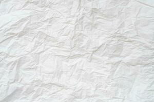 ridé ou froissé blanc pochoir papier ou tissu après utilisation dans toilette ou salle de repos avec grand copie espace utilisé pour Contexte texture dans décoratif art travail photo