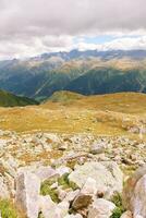 panoramique vue de alpin Montagne vallée, Bellwald, valais, Suisse photo