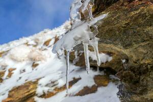 Naturel la glace sculptures établi par la glace dans sierra Nevada photo