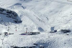 snowboard pente dans sierra Nevada ski station balnéaire, L'Europe  photo