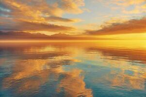 brillant le coucher du soleil plus de Lac Genève, Suisse, d'or des nuages réfléchir dans le l'eau photo