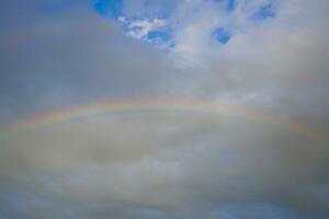 ciel et arc en ciel après pluie photo