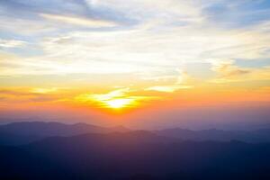 le coucher du soleil sur Haut de le Montagne photo