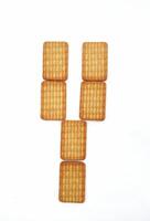 empiler de beurre des biscuits fait maison sur blanc Contexte photo