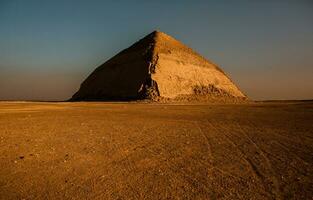 célèbre égyptien pyramides de gizeh. paysage dans Egypte. pyramide dans désert. Afrique. merveille de le monde photo