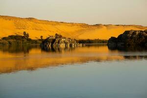 Nil le le plus long rivière dans Afrique. primaire l'eau la source de Egypte. paysage avec clair l'eau rivière. photo