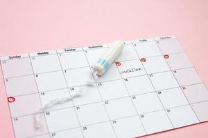 calendrier d'ovulation, écouvillon. concept de cycle menstruel régulier. photo