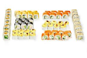 ensemble pour gros entreprise avec divers Japonais Sushi Rouleaux photo