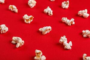 pop corn macro sur une rouge Contexte photo