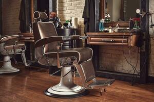 salon de coiffure fauteuil. moderne coiffeur et cheveux salon, coiffeur magasin pour Hommes. photo