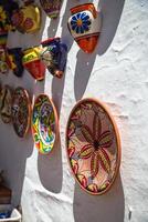 typique souvenir magasin dans le blanc village de mijas, dans costa del sol. photo