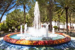 Fontaine dans le parc Mija, Espagne photo