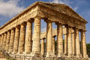 Temple grec dans la ville antique de Ségeste, Sicile photo