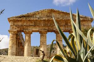 Temple grec dans la ville antique de Ségeste, Sicile photo