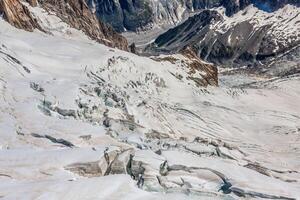 mer de glacé mer de la glace est une glacier situé sur le mont blanc massif, dans le Alpes France. photo