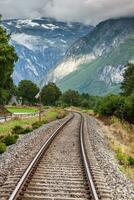 chemin de fer dans le montagnes dans le Norvège photo