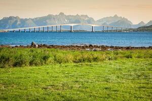 pont sur le rivière dans Norvège photo