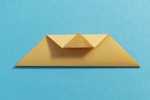 étape par étape photo instruction Comment à faire origami papier minou. Facile DIY des gamins enfants concept.