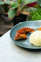 frit poulet avec riz et le Chili photo