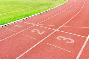 piste de course numérotée dans le stade photo