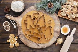 faire des biscuits de Noël à la maison. photo