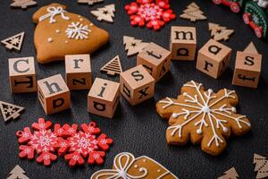 magnifique Noël composition avec copie espace avec un une inscription dans en bois cubes photo