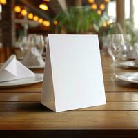 ai généré Vide blanc nourriture menu supporter sur en bois table avec restaurant Contexte photo