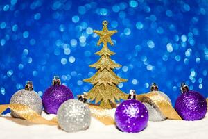 magnifique Noël arrière-plan, des balles et briller, impressionnant décoration photo