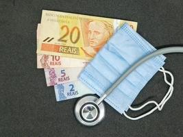 investissement dans les soins de santé avec de l'argent brésilien photo