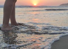 arrière-plan pour les annonces de vacances dans des endroits de plage avec un temps tropical photo