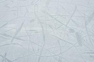 traces sur le la glace de patins sur le patinoire photo