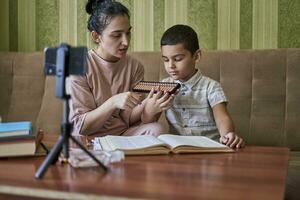 tuteur enseignement une enfant photo