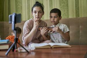 tuteur enseignement une enfant photo