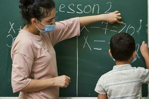 tuteur enseignement une enfant photo