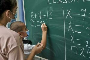 tuteur enseignement une enfant photo