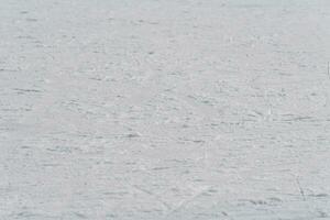 traces sur le la glace de patins sur le patinoire photo