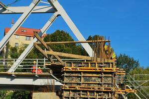 viaduc en dessous de construction photo