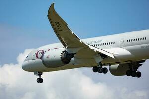 Budapest, Hongrie, 2015 - Qatar voies aériennes Boeing 787-8 dreamliner passager avion à aéroport. aviation et avion. air transport et Voyage. international transport. mouche et en volant. photo