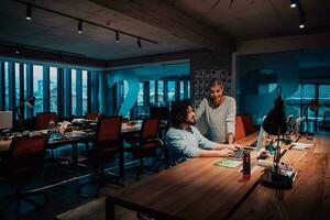 personnes travaillant au bureau photo