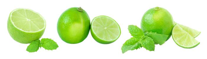 citrons verts ensemble isolé sur blanc photo