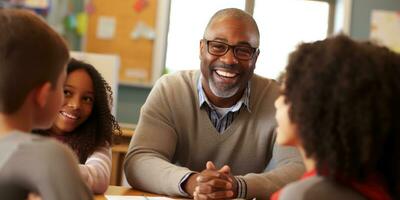 souriant africain américain homme portant des lunettes enseignement dans Salle de classe. ai généré photo