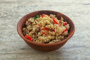 couscous arabe à la viande et à la tomate photo