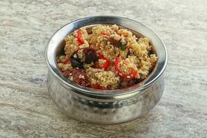 couscous arabe à la viande et à la tomate photo