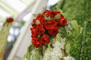 bouquet de Frais rouge des roses dans Indien mariage photo