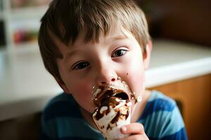 ai généré une Jeune garçon en mangeant un la glace crème cône photo