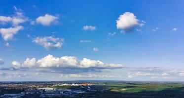 aérien vue de ville et ciel avec des nuages plus de Angleterre Royaume-Uni photo