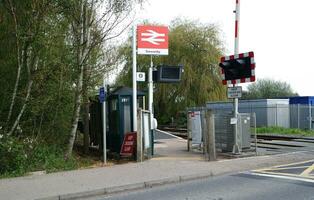 local train station à stewartby village de bedford ville de Angleterre, avril 22, 2023 photo