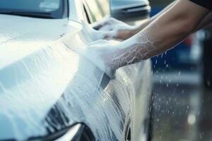 ai généré femme la lessive sa voiture dans une voiture laver, fermer, auto voiture laver avec blanc savon et mousse sur le corps, ai généré photo